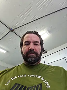 Snapshot of MysterBearMG chatting on October 1, 2025, 12:53 pm MysterBearMG online show from October 1, 2025, 12:53 pm