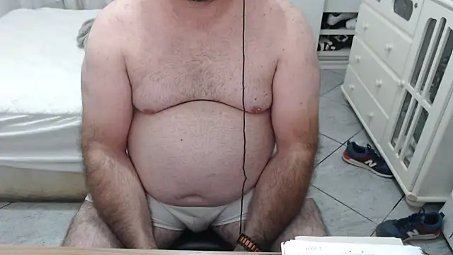 Snapshot of MysterBearMG chatting on October 5, 2025, 12:34 am MysterBearMG online show from October 5, 2025, 12:34 am