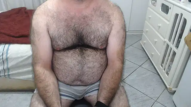 Snapshot of MysterBearMG chatting on May 15, 2026, 11:47 pm MysterBearMG online show from May 15, 2026, 11:47 pm