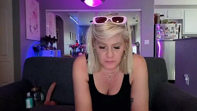 Snapshot of Lexi_Shocker chatting on May 19, 2026, 11:34 pm Lexi Shocker online show from May 19, 2026, 11:34 pm