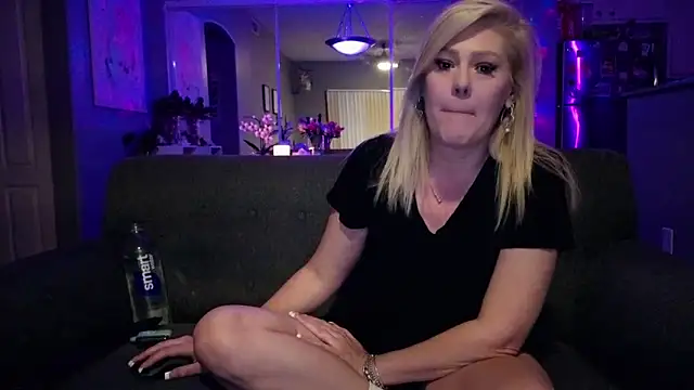 Lexi Shocker online show from November 6, 2025, 4:05 am