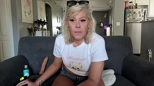Snapshot of Lexi_Shocker chatting on May 10, 2026, 5:48 pm Lexi Shocker online show from May 10, 2026, 5:48 pm