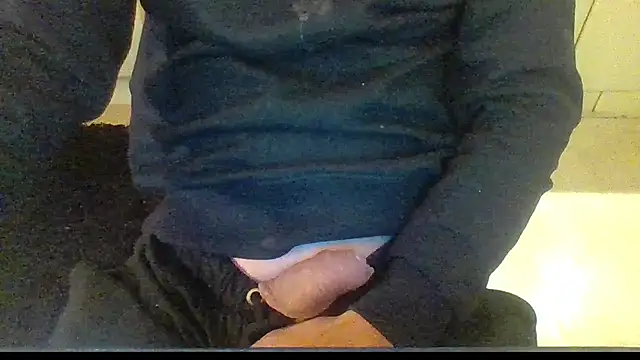 Snapshot of Remstr chatting on December 12, 2024, 12:05 am Remstr online show from December 12, 2024, 12:05 am