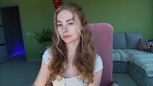 Snapshot of Cuddle_Cat chatting on June 10, 2026, 6:03 am Cuddle Cat online show from June 10, 2026, 6:03 am