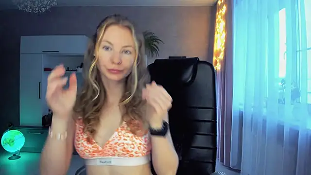 Cuddle Cat online show from November 22, 2025, 6:34 am