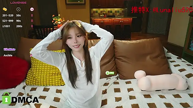 Luna520 online show from January 17, 2025, 1:35 pm