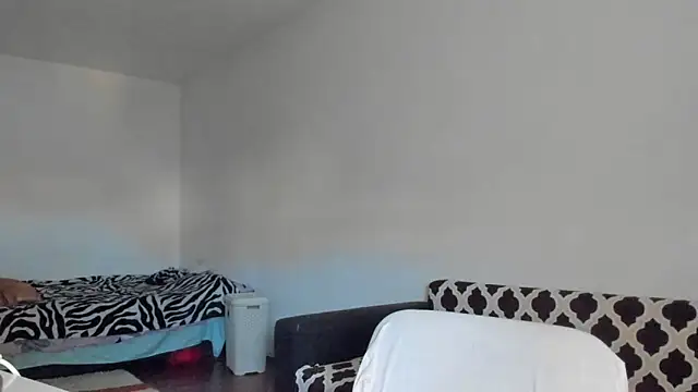 DaisiyWalker online show from March 18, 2025, 5:12 am