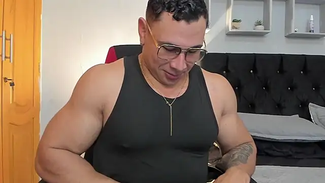 tyler hank01 online show from March 27, 2026, 1:14 am