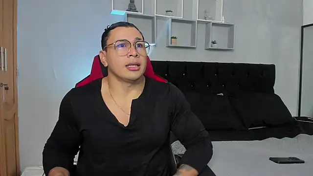 Snapshot of tyler_hank01 chatting on December 2, 2025, 2:34 am tyler hank01 online show from December 2, 2025, 2:34 am