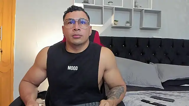 tyler hank01 online show from April 8, 2026, 11:39 pm