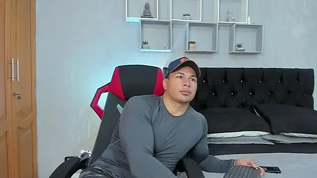 Snapshot of tyler_hank01 chatting on November 23, 2025, 2:05 pm tyler hank01 online show from November 23, 2025, 2:05 pm