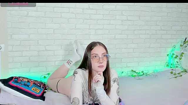 Snapshot of LinaKenny chatting on December 2, 2025, 2:30 pm LinaKenny online show from December 2, 2025, 2:30 pm