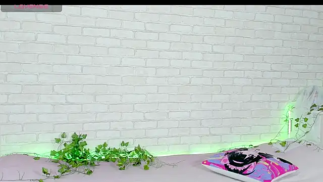 Snapshot of LinaKenny chatting on December 4, 2025, 4:06 pm LinaKenny online show from December 4, 2025, 4:06 pm