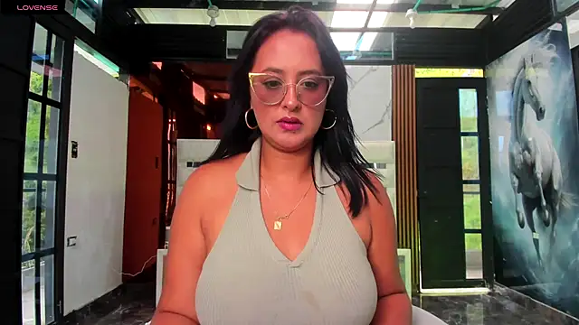 KiaMiller online show from December 1, 2025, 9:04 pm