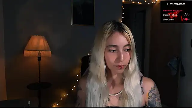 Snapshot of Saucy_Jenn chatting on January 30, 2025, 3:55 am Saucy Jenn online show from January 30, 2025, 3:55 am