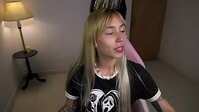 Snapshot of Saucy_Jenn chatting on March 6, 2026, 3:12 am Saucy Jenn online show from March 6, 2026, 3:12 am