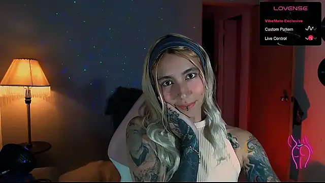 Snapshot of Saucy_Jenn chatting on December 29, 2024, 12:09 am Saucy Jenn online show from December 29, 2024, 12:09 am