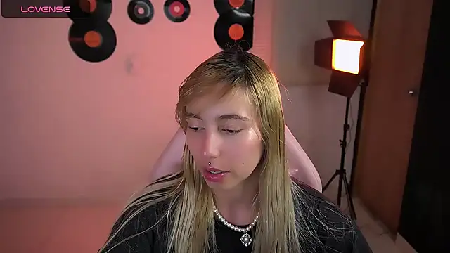 Snapshot of Saucy_Jenn chatting on March 22, 2026, 10:22 pm Saucy Jenn online show from March 22, 2026, 10:22 pm
