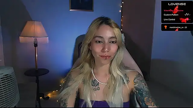 Snapshot of Saucy_Jenn chatting on February 2, 2025, 4:59 am Saucy Jenn online show from February 2, 2025, 4:59 am