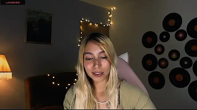 Snapshot of Saucy_Jenn chatting on March 1, 2025, 4:58 am Saucy Jenn online show from March 1, 2025, 4:58 am