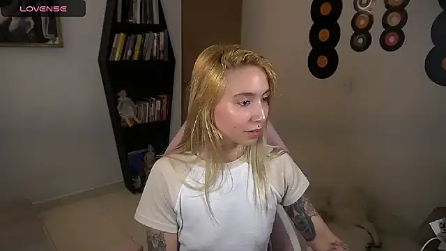 Snapshot of Saucy_Jenn chatting on September 21, 2025, 3:00 am Saucy Jenn online show from September 21, 2025, 3:00 am