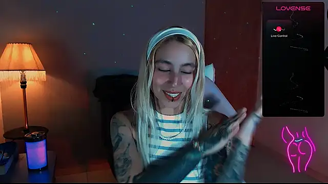 Snapshot of Saucy_Jenn chatting on December 25, 2024, 12:05 am Saucy Jenn online show from December 25, 2024, 12:05 am