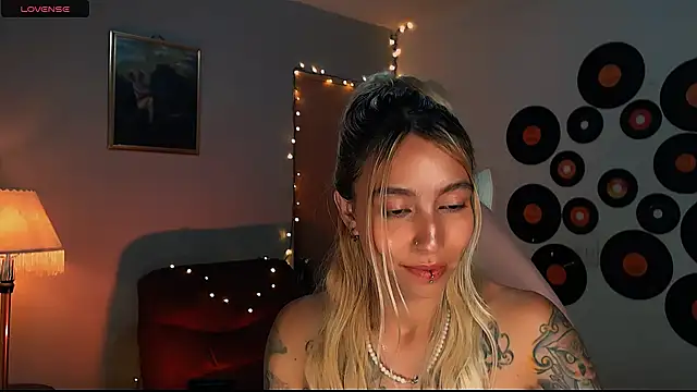 Snapshot of Saucy_Jenn chatting on February 23, 2025, 6:49 am Saucy Jenn online show from February 23, 2025, 6:49 am