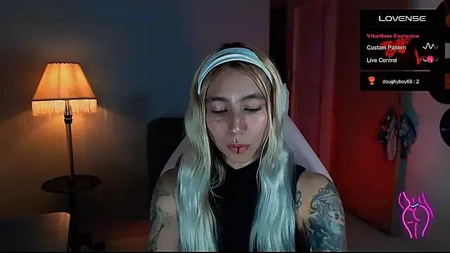 Snapshot of Saucy_Jenn chatting on January 11, 2025, 3:44 am Saucy Jenn online show from January 11, 2025, 3:44 am