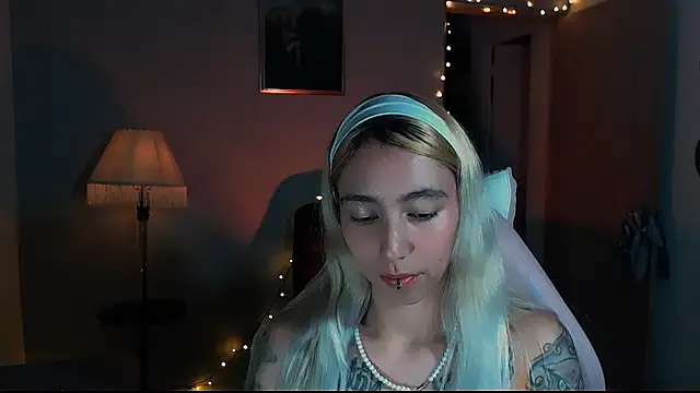 Snapshot of Saucy_Jenn chatting on January 31, 2025, 3:52 am Saucy Jenn online show from January 31, 2025, 3:52 am