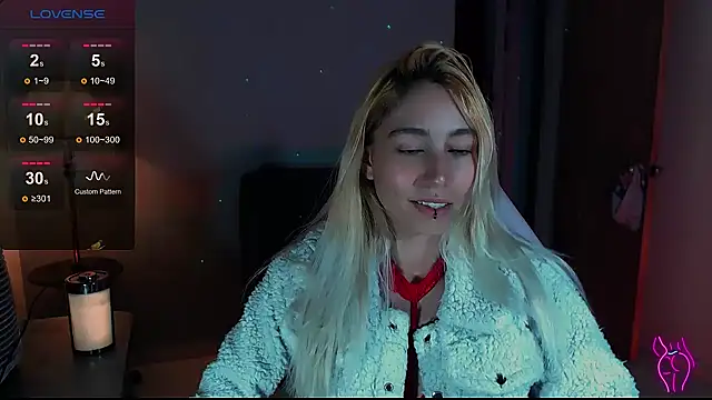 Snapshot of Saucy_Jenn chatting on December 15, 2024, 1:46 am Saucy Jenn online show from December 15, 2024, 1:46 am