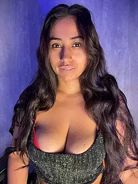 Snapshot of Valentinne_z chatting on January 15, 2026, 9:56 am Valentinne z online show from January 15, 2026, 9:56 am