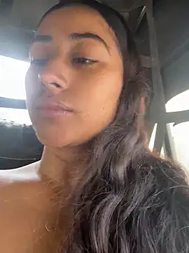 Snapshot of Valentinne_z chatting on February 7, 2026, 3:42 pm Valentinne z online show from February 7, 2026, 3:42 pm