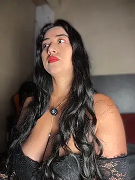 Snapshot of Valentinne_z chatting on April 10, 2026, 9:05 am Valentinne z online show from April 10, 2026, 9:05 am