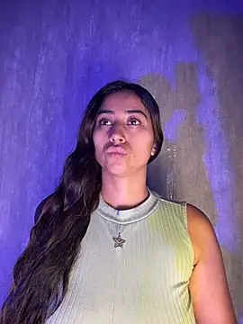 Snapshot of Valentinne_z chatting on February 24, 2026, 10:49 am Valentinne z online show from February 24, 2026, 10:49 am