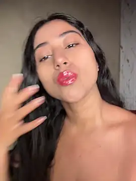Snapshot of Valentinne_z chatting on May 8, 2026, 10:19 am Valentinne z online show from May 8, 2026, 10:19 am