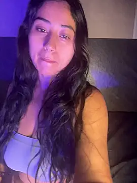 Snapshot of Valentinne_z chatting on May 2, 2026, 11:04 am Valentinne z online show from May 2, 2026, 11:04 am