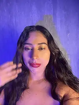 Snapshot of Valentinne_z chatting on February 3, 2026, 6:40 am Valentinne z online show from February 3, 2026, 6:40 am