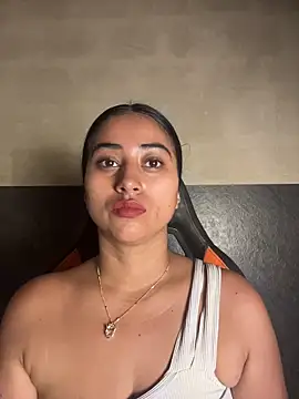 Snapshot of Valentinne_z chatting on May 14, 2026, 9:50 am Valentinne z online show from May 14, 2026, 9:50 am