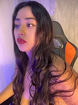 Snapshot of Valentinne_z chatting on February 14, 2026, 8:25 am Valentinne z online show from February 14, 2026, 8:25 am