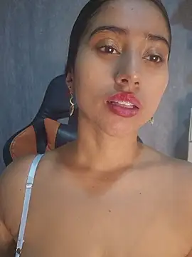 Snapshot of Valentinne_z chatting on October 25, 2025, 1:16 am Valentinne z online show from October 25, 2025, 1:16 am