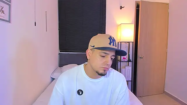 alejandro calderon1 online show from March 31, 2026, 9:22 am