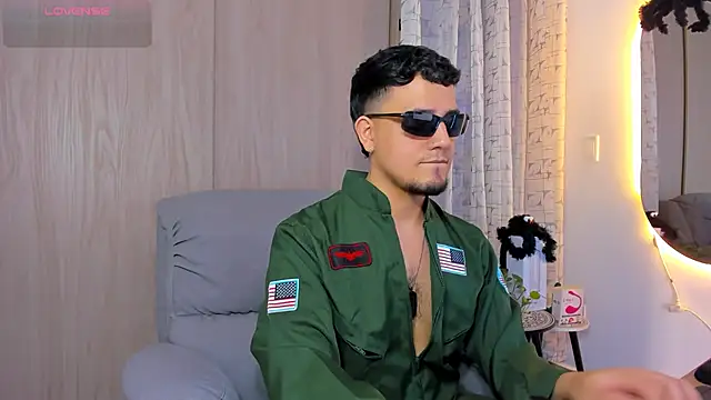 alejandro calderon1 online show from October 31, 2025, 9:32 pm