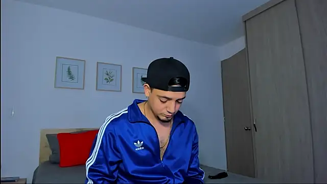 alejandro calderon1 online show from December 2, 2025, 5:20 am