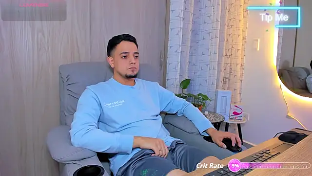 alejandro calderon1 online show from September 30, 2025, 3:12 am