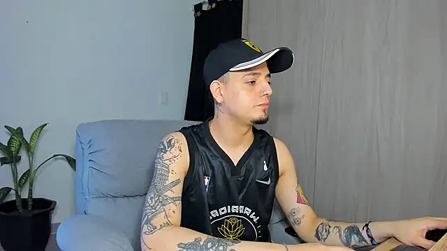 alejandro calderon1 online show from March 7, 2025, 4:24 am