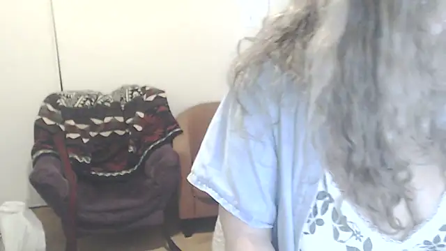 Snapshot of DestineeLoverGirl chatting on November 4, 2025, 2:10 pm DestineeLoverGirl online show from November 4, 2025, 2:10 pm