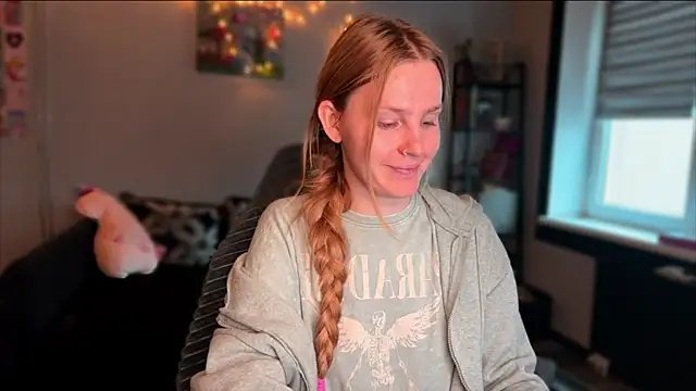 Chanel Gill online show from December 16, 2025, 7:56 am