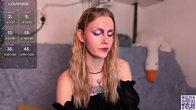 Chanel Gill online show from October 26, 2025, 6:41 pm