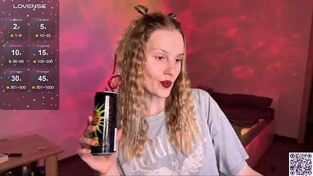 Chanel Gill online show from September 28, 2025, 6:26 pm