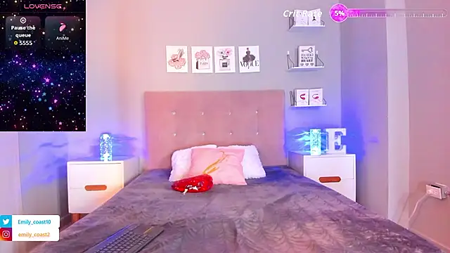 Snapshot of EmilyCoast-1 chatting on February 4, 2026, 7:42 pm EmilyCoast-1 online show from February 4, 2026, 7:42 pm